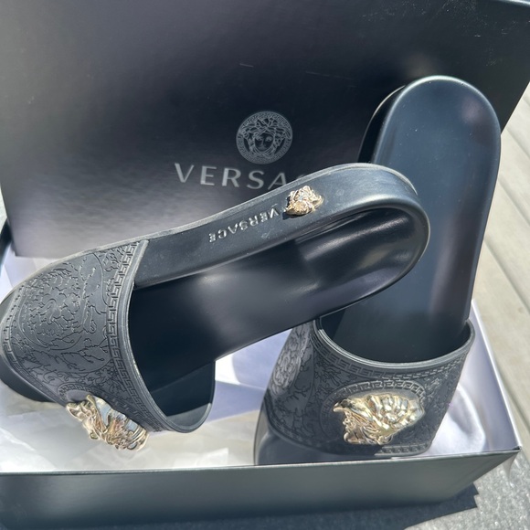 Versace Women's Black Gold Medusa Palazzo Sandals Slides size 40 - Picture 9 of 14